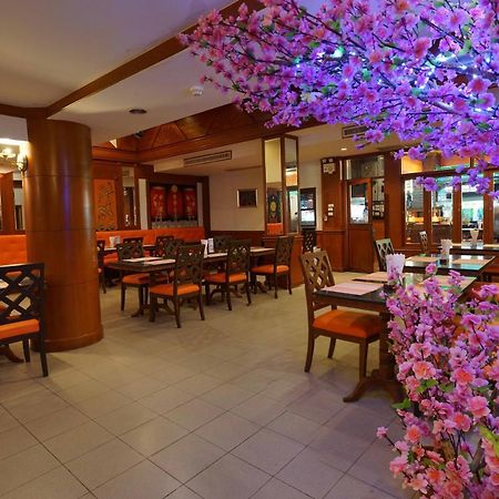 Rattana Beach Hotel By Shanaya Karon Ngoại thất bức ảnh